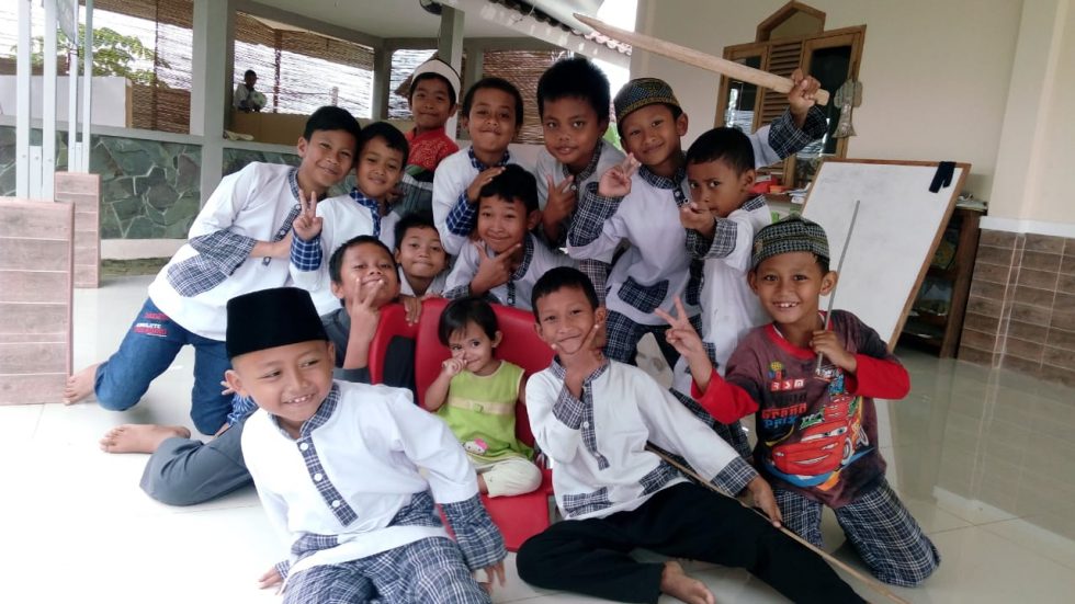 MASA ORIENTASI SEKOLAH (MOS) MASA ORIENTASI SEKOLAH (MOS)